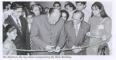 Hazar Imam inaugrauting the Hadi Building